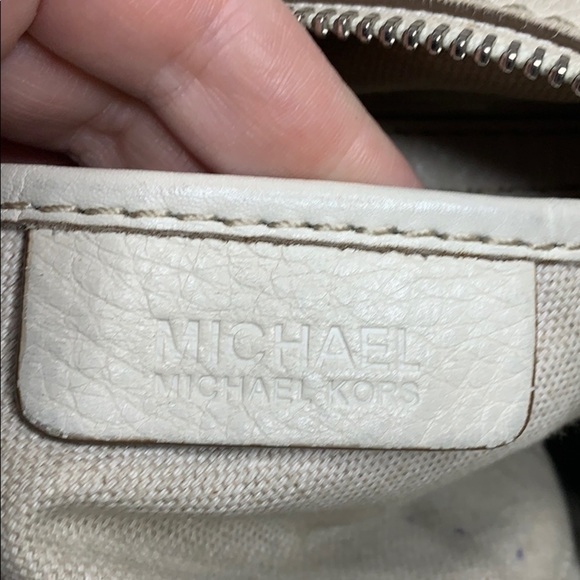 Michael Michael Kors Fulton hobo in chalk - Picture 8 of 10
